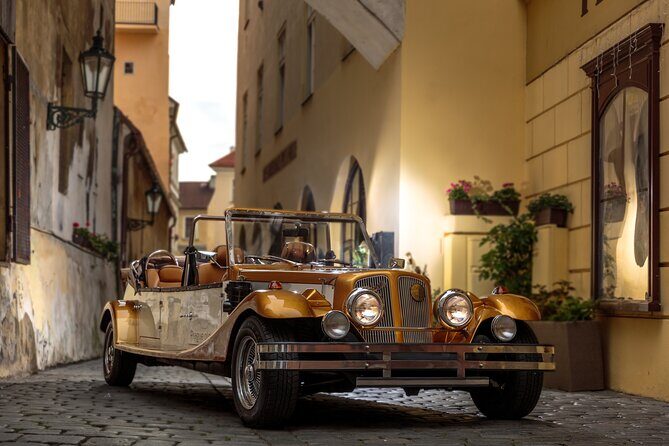 1 hour Old timer Convertible Prague Sightseeing Tour - Stop 2: Lesser Town and St. Nicholas Church