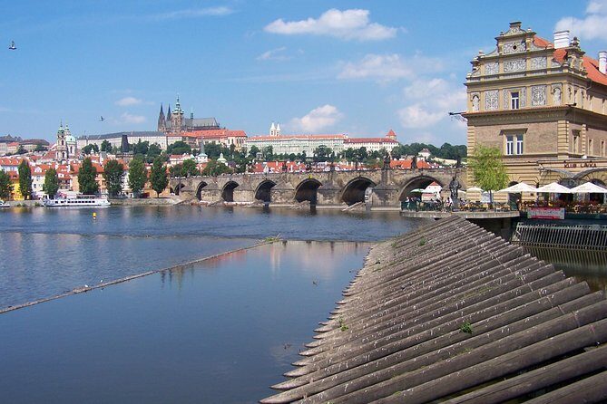 1 hour Prague Panoramic Vltava River sightseeing Cruise - Snacks and drinks: easy add-ons, watch for service speed