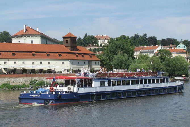 1 hour Prague Panoramic Vltava River sightseeing Cruise - Timing and photo rhythm: how the cruise feels in real time