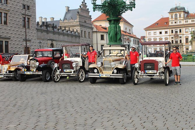 1,5 hour oldtimer convertible Prague sightseeing tour - Getting the Best Views: Seat Choice and Sound