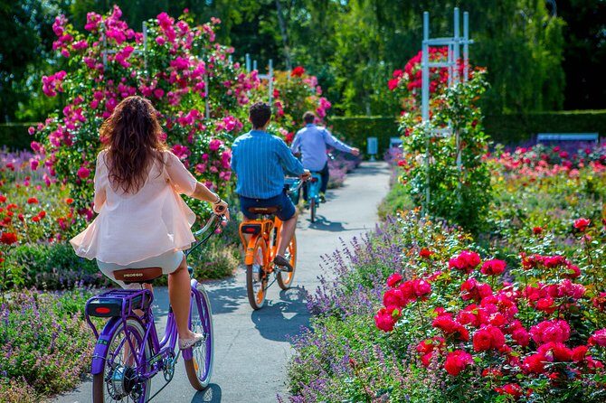 7 BEST VIEWS - PRAGUE eBIKE TOUR - Prague Castle area: what makes the big stop worth it