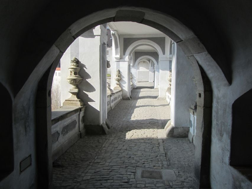Český Krumlov: 2 Hour Private Walking Tour with Guide - Old Town and Latrán: The Leaning Medieval Houses Walks You Can’t Replace