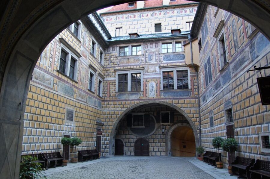 Český Krumlov: 2 Hour Private Walking Tour with Guide - Practical Walking Tips for a Smooth Two Hours