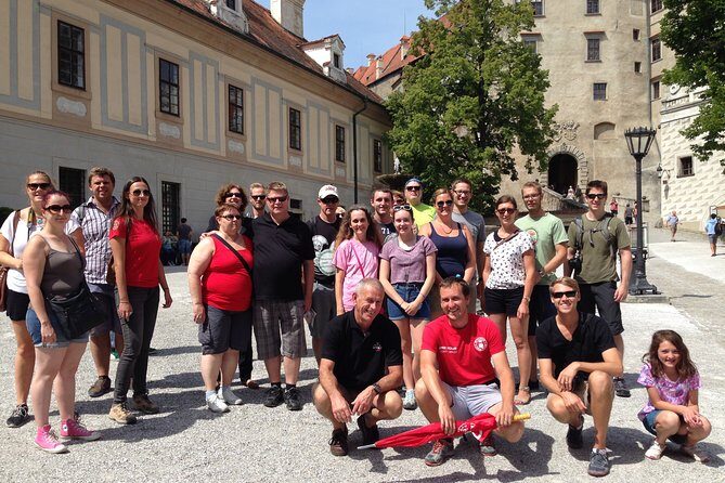 Český Krumlov Free Tour - Stop 2: Český Krumlov Castle’s Courtyards, Tower, and Bear Details