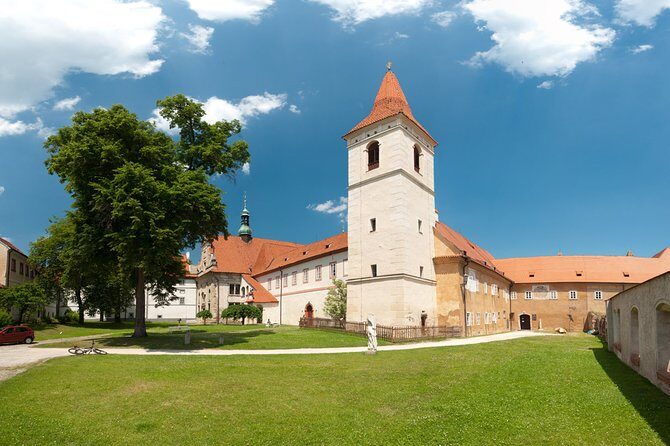 Český Krumlov Free Tour - Guide Style: Fun Storytelling and Real Local Tips