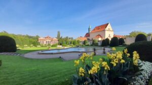 Discover Prague Private Tour - 3 hours - Meeting your guide in Prague: pickup that saves real time