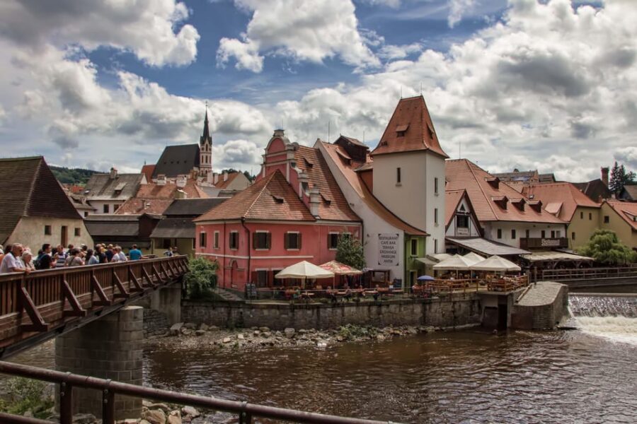 From Prague: Český Krumlov Full-Day Tour with Pickup - The medieval lunch stop: plan your meal without losing the day