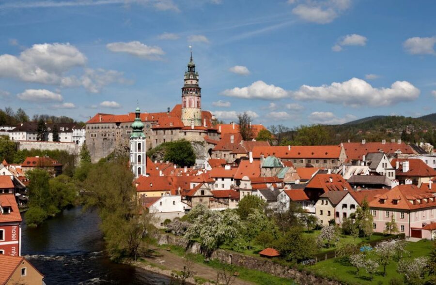 From Prague: Full-Day Český Krumlov Tour with Lunch - UNESCO Český Krumlov walk: medieval streets in real time