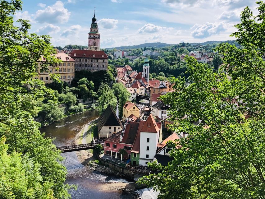 From Prague: Full-Day Český Krumlov Tour with Lunch - The group size and guide impact