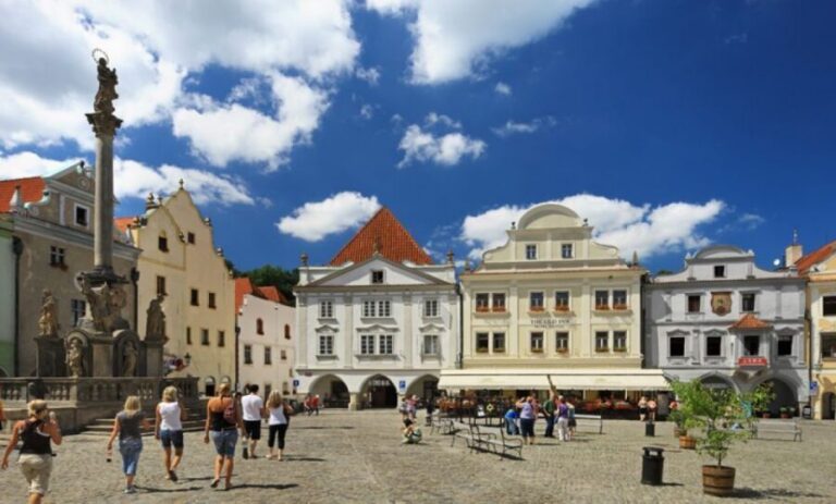 From Prague: Full-Day Trip to Česky Krumlov - Český Krumlov’s UNESCO Center: Where the Streets Do the Work