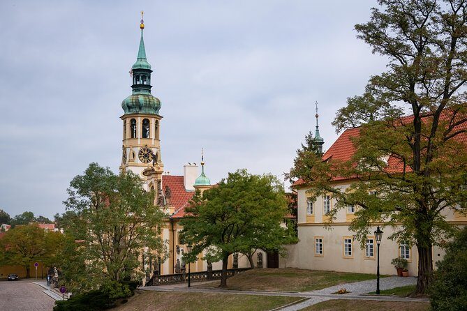 Full-Day Prague Tour with Prague Castle, Lunch and Vltava Cruise - Key points before you go
