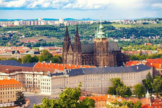 Grand Tour of Prague "among history, legends and curiosities" (NO ENGLISH) - A guided walk that feels like a story, not a script