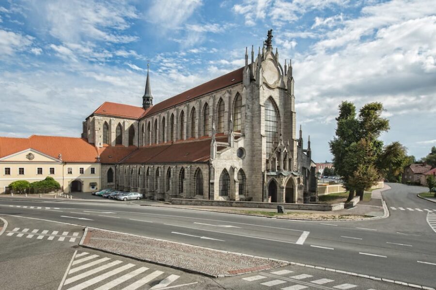 Kutná Hora: Sedlec Ossuary Skip-the-Line Ticket & Audioguide - Price and value: what $12 buys you in real time