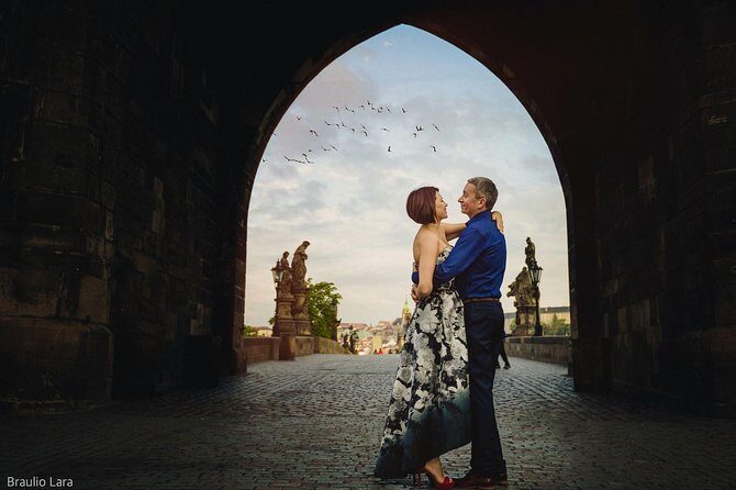 photoshoot in prague - Charles Bridge: the classic photo moment, paced for real people
