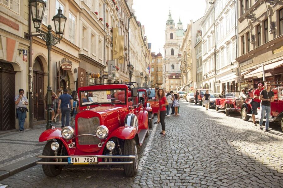 Prague: 1.5–Hour Vintage Car Tour - Rudolfinum and the Dancing House: icons you can spot fast