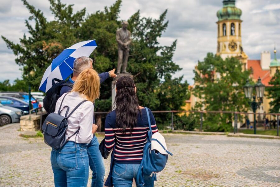 Prague: 1-Hour Castle Tour With Fast-GET Admission Ticket - Who this suits best (and who should consider a different approach)