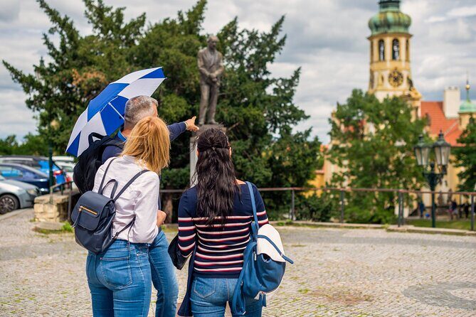 Prague: 1-Hour Castle Tour With Fast-GET Admission Ticket - What to watch for: timing, language comfort, and the short live-guide limit