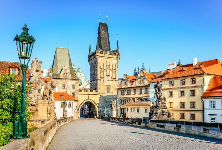 Prague: 3-Hour Beer Tour and Traditional Czech Dinner - Starting at Charles Bridge with an Orange Umbrella