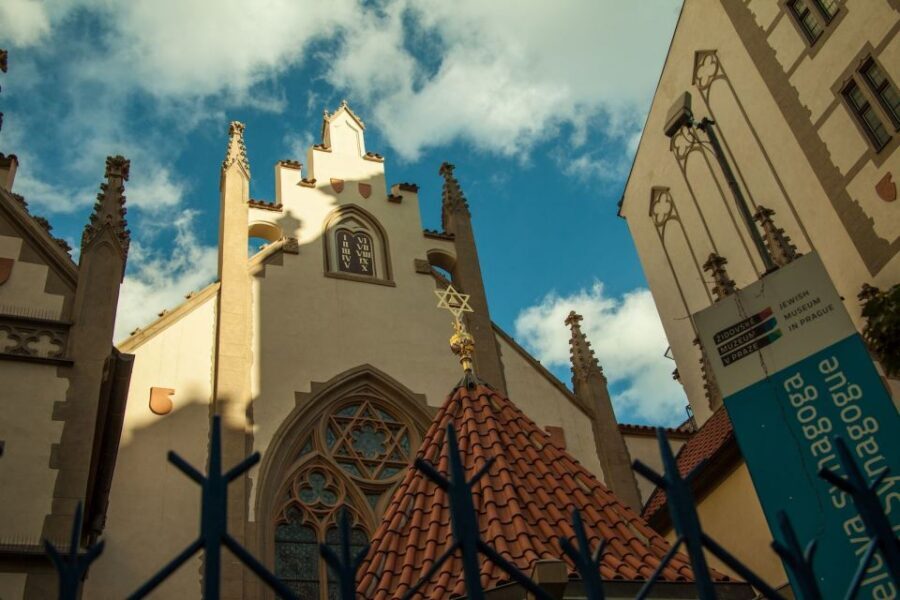 Prague: 3-Hour Old Town and Prague Castle Tour in German - Old Town Square, Charles University, and the Astronomical Clock in Context