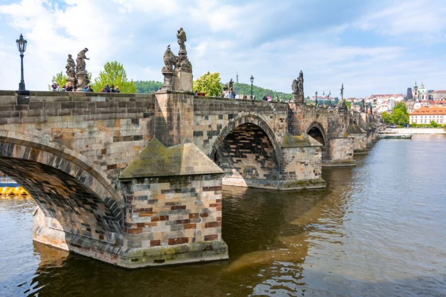 Prague: 3-Hour Old Town and Prague Castle Tour in German - Josefov: Seeing the Jewish Quarter Without Getting Overwhelmed