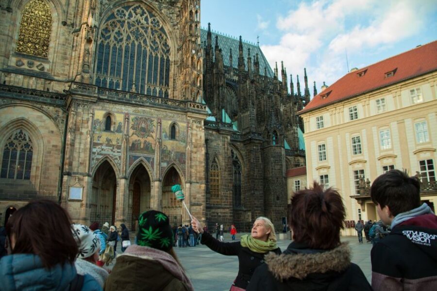 Prague: 3-Hour Old Town and Prague Castle Tour in German - The Tram Climb to Malostranské Náměstí (Why This Saves Your Legs)