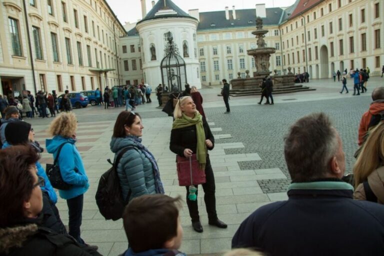 Prague: 3-Hour Old Town and Prague Castle Tour in German - Meeting Old Town Square the Easy Way (and Why Timing Matters)
