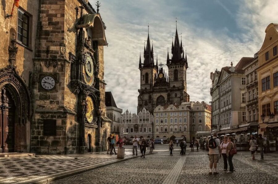 Prague 3-Hour Sightseeing Tour by Electric Bike - Belvedere Summer Palace to Prague Castle: getting there without burning out