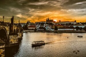 Prague: 45-Minute Sightseeing Cruise to Devil's Channel - Prague Castle and Charles Bridge from the Vltava: the fast orientation win