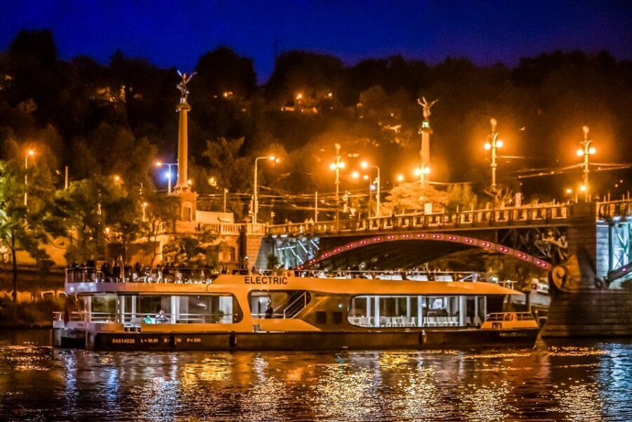 Prague: 50-Minute Sightseeing Evening Cruise - Comfort, Time, and Why This Cruise Fits Most Itineraries