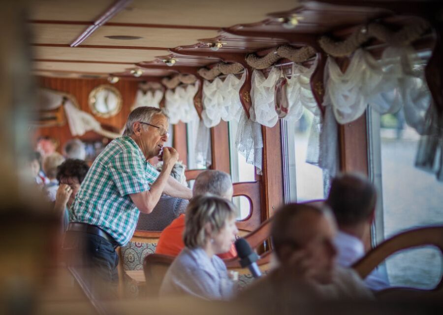 Prague: Afternoon Beer Cruise with Drinks Included - What the Onboard Experience Feels Like
