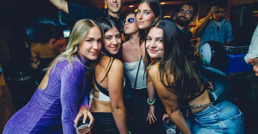 Prague: Boat Party with Unlimited Drinks & After Party Entry - Drinks and the fine print: what’s unlimited, when, and where