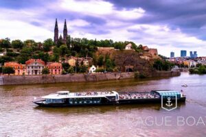 Prague Boats 2-hour Lunch Cruise - Where you meet and how the timing works at 12:00 pm