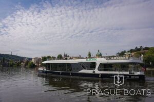 PRAGUE BOATS: 50-Minute Sightseeing Cruise - Meeting point: how not to waste 30 minutes by the water