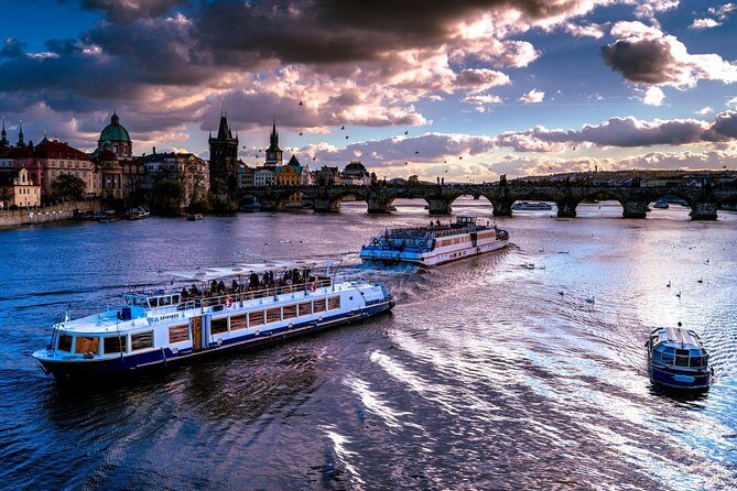 PRAGUE BOATS: 50-Minute Sightseeing Cruise - Prague Castle and Charles Bridge: best deck choice for photos and comfort