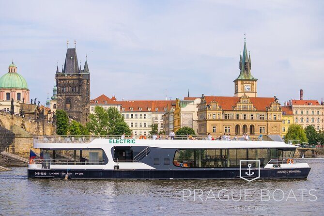 PRAGUE BOATS: 50-Minute Sightseeing Cruise - Comfort in cold weather: what to wear on the decks
