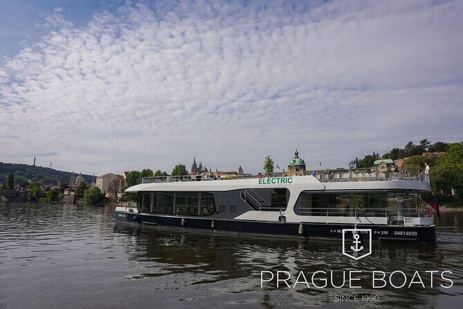 PRAGUE BOATS: 50-Minute Sightseeing Cruise - Meeting point: how not to waste 30 minutes by the water