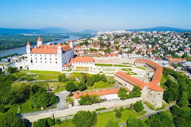 Prague-Budapest One-Way Sightseeing Day Tour - What makes this itinerary work (and when it might not)