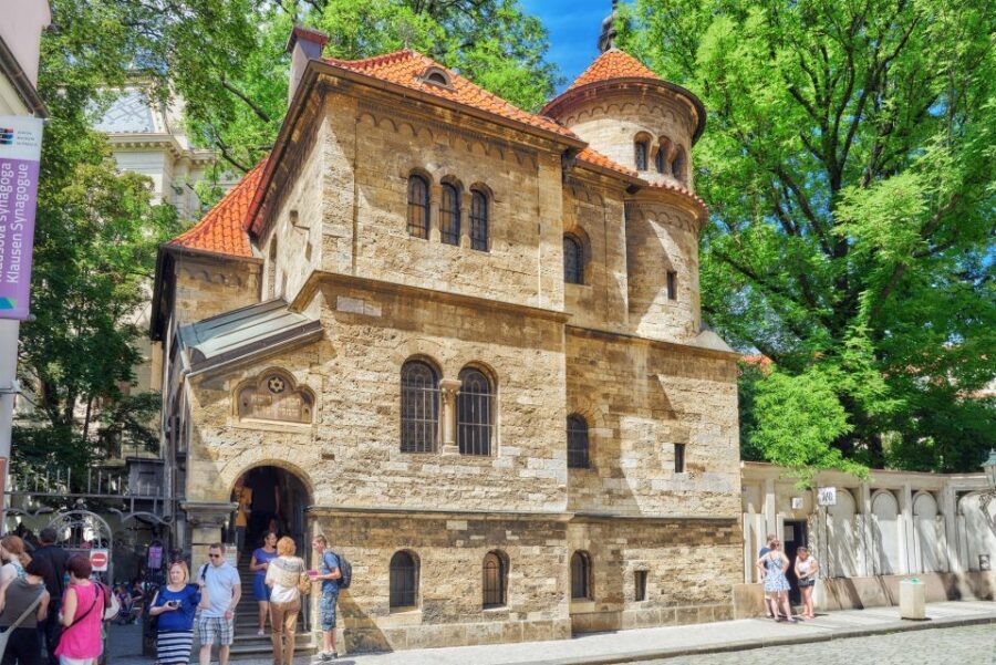 Prague: Castle and Jewish Quarter Tour with Cruise and Lunch - A typical Czech lunch with beer: your scheduled reset