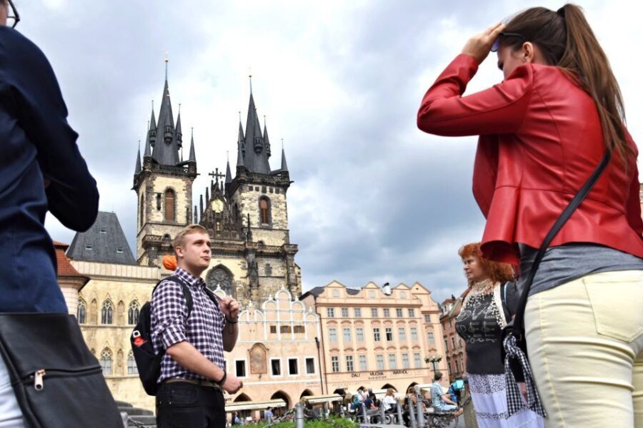 Prague: Castle and Jewish Quarter Tour with Cruise and Lunch - The Vltava cruise: a one-hour view that reframes the skyline