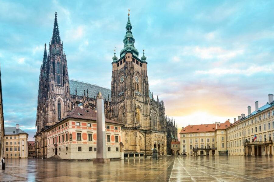 Prague Castle & Castle District: 2-Hour Guided Tour - Prague Castle in 2 hours: what you actually see (and what you skip)