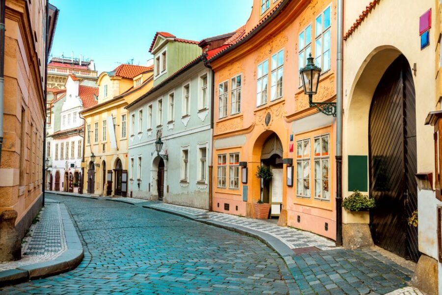 Prague Castle & Castle District: 2-Hour Guided Tour - Groups, timing, and the short-tour reality
