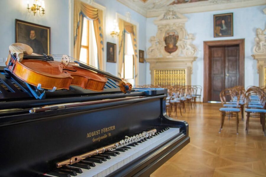 Prague Castle: Midday Classical Concert at Lobkowicz Palace - Inside the Baroque Concert Room: acoustics and atmosphere