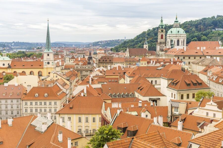 Prague: Castle Tour with Local Guide and Entry Ticket - Entering Prague Castle Without the Usual Stress