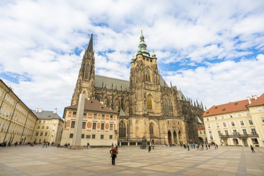 Prague: Castle Tour with Local Guide and Entry Ticket - The Defenestration Moment and the Thirty Years War Trigger