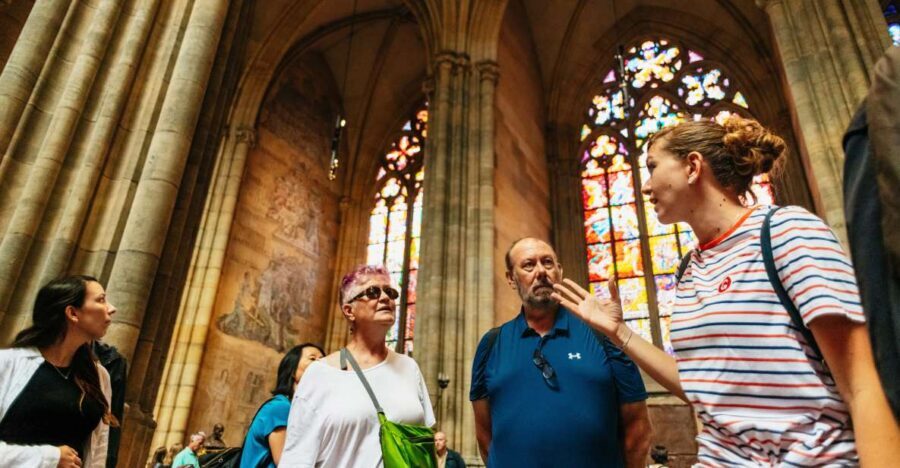 Prague: City Highlights By Bus, Boat, and on Foot - Getting the timing right: how to make this day feel smooth