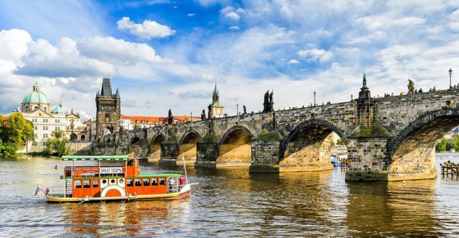 Prague: City Highlights Private Walking Tour - Josefov in 30 minutes: synagogues and cemetery, outside only