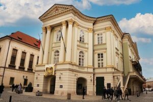 Prague Essential Tour Old Town and Jewish Quarter - Old Town Hall and the Astronomical Clock: More Than a Crowd Photo