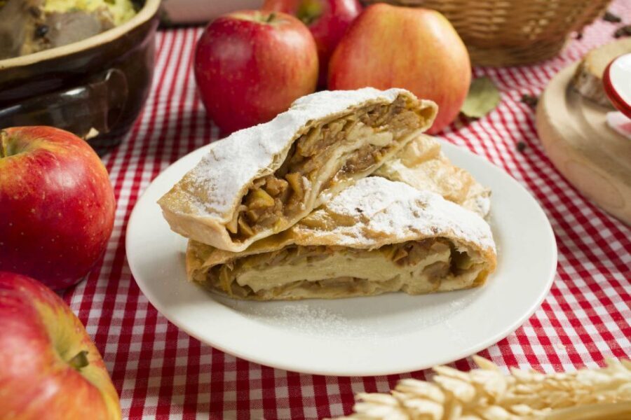 Prague: Evening Folklore Garden Party with Traditional Menu - A Prague folklore garden party that feels like a local dinner-and-a-show