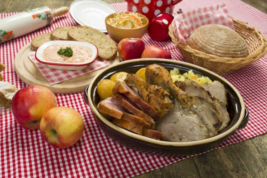 Prague: Evening Folklore Garden Party with Traditional Menu - Practical tips to make your night smoother