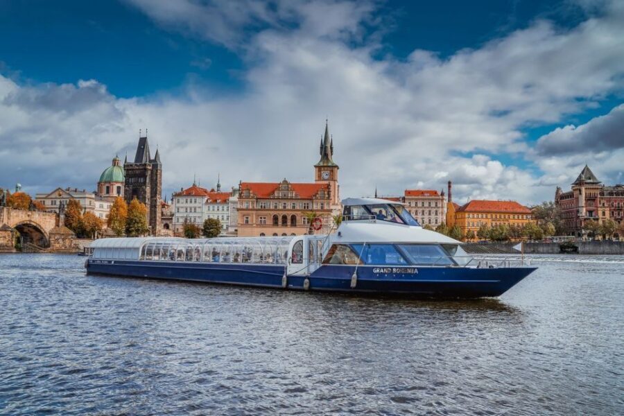 Prague: Evening Vltava River Eco Cruise with Prosecco - Key things I’d underline before you go